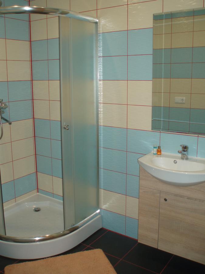 Centra House Hotel เรเซกเน ภายนอก รูปภาพ